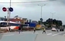 Hai nhóm thanh niên chém nhau loạn xạ trên quốc lộ 51