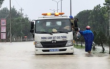 Lũ dâng cao, quốc lộ 1 qua Đà Nẵng - Quảng Nam tắc nghẽn