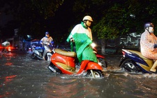 Ngập nặng ở Bình Thạnh sau cơn mưa lớn