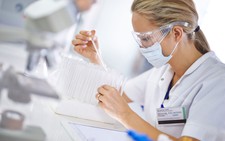 Mỹ lần đầu cấp phép ứng dụng công nghệ biến đổi gen trị ung thư