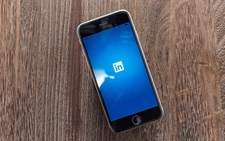 Microsoft phải cho phép bên thứ ba truy cập vào dữ liệu Linkedin