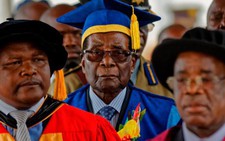 Ông Mugabe xuất hiện sau tin đồn đảo chính