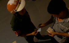 Cận cảnh nhóm dân phòng ngang nhiên… 'làm luật'