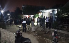 Bịt mặt xông vào nhà khống chế bà, bắt cóc bé 20 ngày tuổi