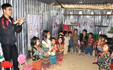 Lạ chưa: thầy giáo làm mẹ hiền!