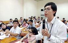 Sinh viên vô hội đồng trường: 'Chẳng giải quyết được gì'?
