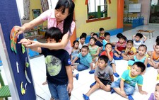 Trong mắt người nước ngoài: Trẻ con là báu vật quốc gia