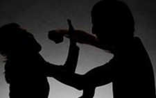 Từ chối ly rượu mời, một phụ nữ bị bạn nhậu đâm chết
