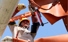 Giảm thời gian cúp điện xuống dưới 400 phút/năm nhờ công nghệ “ live-line