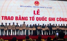Trao bằng Tổ quốc ghi công cho 672 thân nhân liệt sĩ