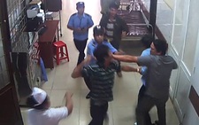 Chửi bới, đánh bảo vệ bệnh viện vì lo lắng cho vợ