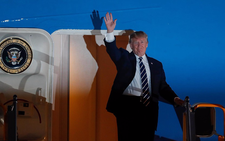 Tổng thống Donald Trump đến Hà Nội, thăm cấp nhà nước Việt Nam