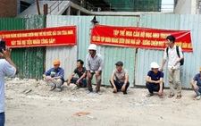 Người mua tập trung đòi công ty Hoàng Quân giao 'nhà ở xã hội'