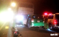 Taxi đâm vào xe tải dừng trên cầu Cần Thơ, 3 người chết tại chỗ