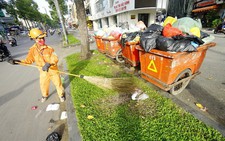 Khổ như nữ công nhân vệ sinh