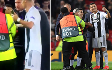 Ronaldo 'tự sướng' với fan cuồng