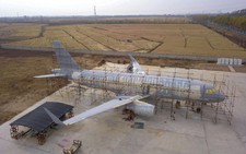 Nông dân trồng tỏi làm được máy bay Airbus như thật