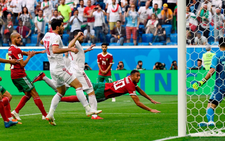World Cup trong mắt tôi: Trận quyền anh và cú tự knock-out