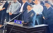 Video: Những hình ảnh đầu tiên tại phiên tòa xét xử vụ án có sự bảo kê của hai tướng công an