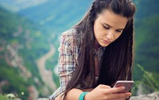 Giảm dùng mạng xã hội sẽ giảm trầm cảm và bớt cô đơn