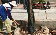 Phá dỡ bồn hoa xây trái phép tại Mường Thanh Khánh Hòa