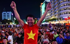 Phố đi bộ Nguyễn Huệ sôi nổi trận Việt Nam - Malaysia
