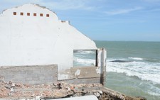 Bờ biển “thủ đô” resort Phan Thiết sạt lở nặng