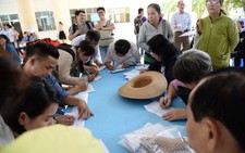 Bà Nguyễn Thị Quyết Tâm tiếp xúc cử tri Thủ Thiêm