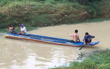 Tắm giữa mưa bão, nam thanh niên bị nước cuốn trôi