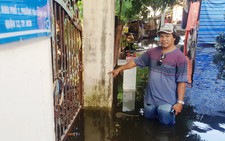 Sau mưa bão 2 ngày, dân vùng ven Sài Gòn vẫn bì bõm trong nước
