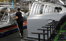 Ông Trump tính tăng thuế nhập khẩu ôtô để bảo vệ việc làm