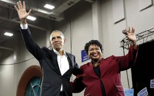 Ông Trump và ông Obama công kích nhau dữ dội