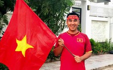 Quyền Linh mua áo đỏ, cờ đỏ chờ đêm nay