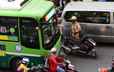 Luật giao thông và luật đời