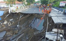 Choáng với 'hố tử thần' khổng lồ ở Indonesia
