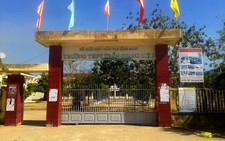 Học sinh đánh thầy nhập viện do bị nhắc trong giờ chào cờ