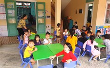 Trường xuống cấp, học sinh phải học tạm ở nhà sinh hoạt cộng đồng