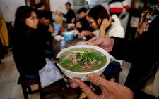 'Cho một bát phở như cũ nhé'
