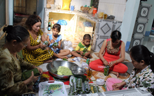 Truyền vị tết truyền thống qua bánh Tét