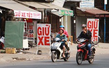 Gửi xe về quê ăn Tết, đắng lòng giao cho điểm giữ xe tự phát