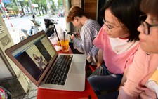 Livestream bán hàng trên mạng: nghề hot cho 'MC' trẻ đẹp