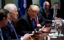 Ông Trump ủng hộ kiểm soát súng, Quốc hội Mỹ choáng váng
