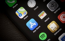 Pháp khởi kiện Apple và Google vì chèn ép các nhà phát triển