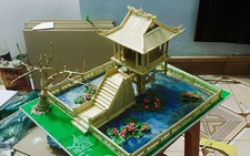 Nam sinh Vĩnh Phúc tặng quà làm từ tăm tre cho Đại sứ quán Pháp
