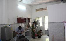 Người đàn ông chết trong tư thế treo cổ trong nhà