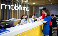 MobiFone tặng quà tri ân khách hàng đồng hành 1/4 thế kỷ