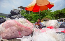 Nhọc nhằn mưu sinh dưới trời nắng như đổ lửa của Sài Gòn