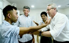 Những bác sĩ cứ nghỉ là tới Việt Nam
