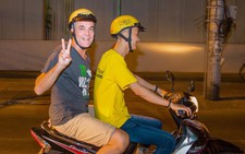 Du khách đổ xô đi du lịch, bạn trẻ kiếm tiền đậm ngày lễ