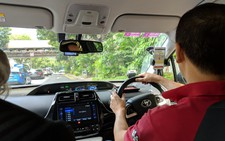 Grab bị Singapore yêu cầu duy trì ứng dụng Uber đến ngày 15-4